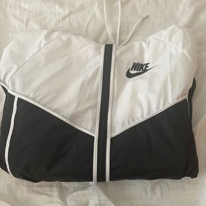NIKE WIND BREAKER